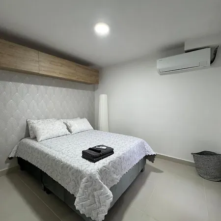 Apartamento Lindo A 3 Calles De Playas Y A 3 Minutos Del Centro Histórico Cartagena